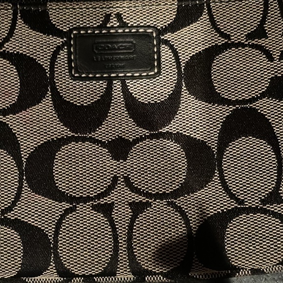 Coach wristlet - Picture 2 of 4